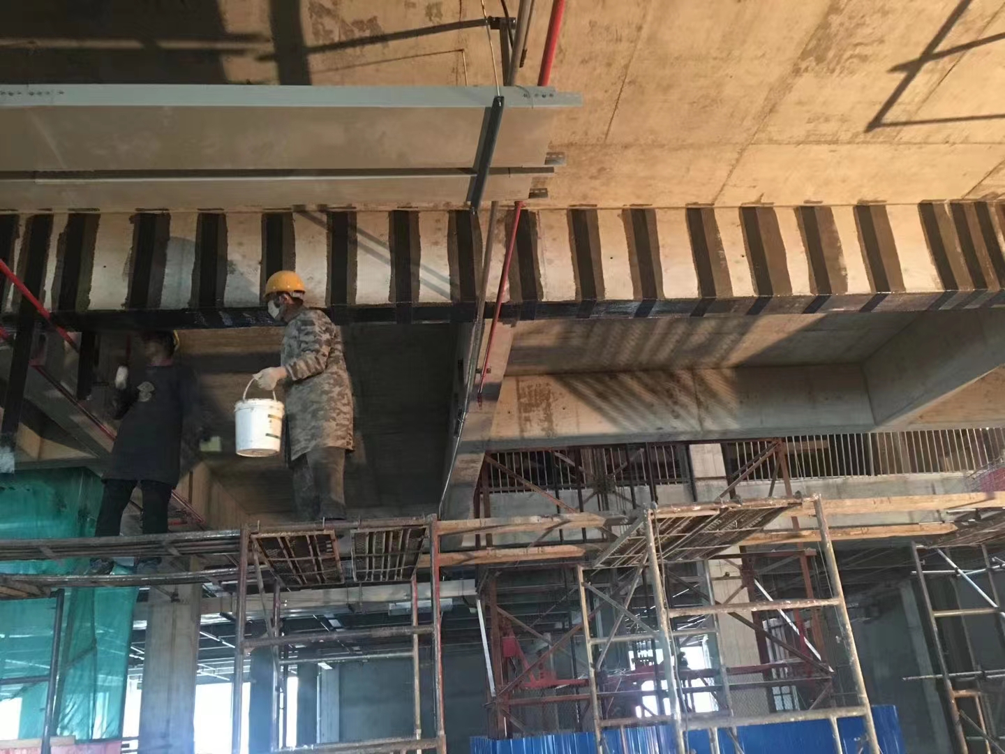 罗定梁底粘钢加固制定施工方案